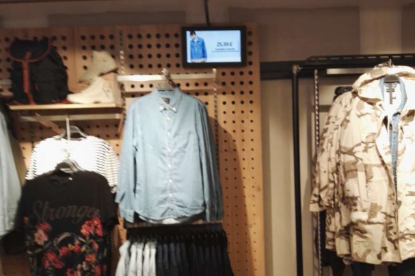 三防平板在ZARA廣告機(jī)中的應(yīng)用.png 三防平板在ZARA廣告機(jī)中的應(yīng)用.png