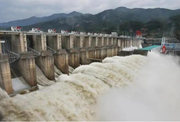水電站泄洪.png 水電站泄洪.png
